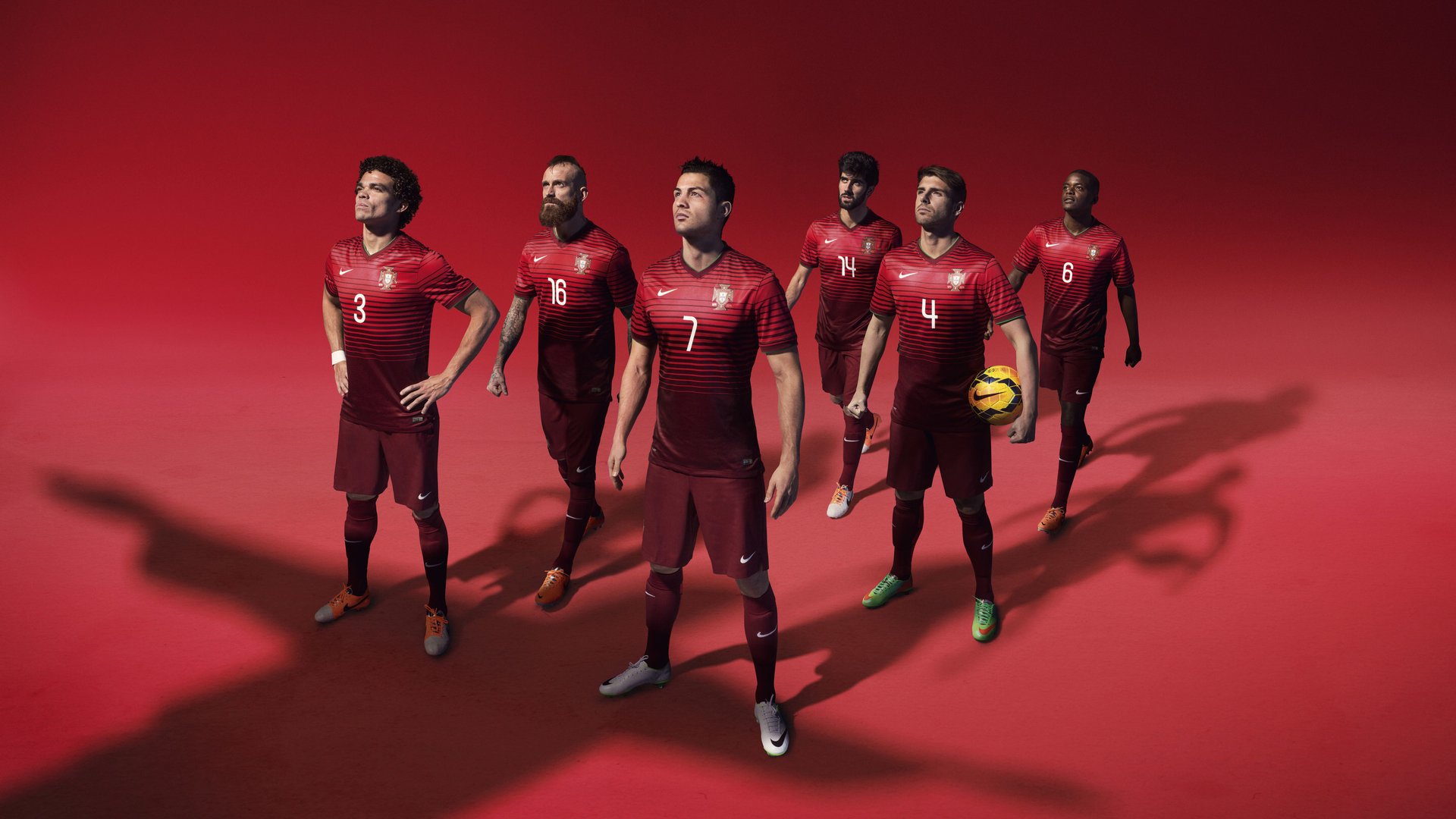 爱游戏体育电竞娱乐-_探秘极地冰川冰泳：挑战人类极限_，极地冰川是淡水吗